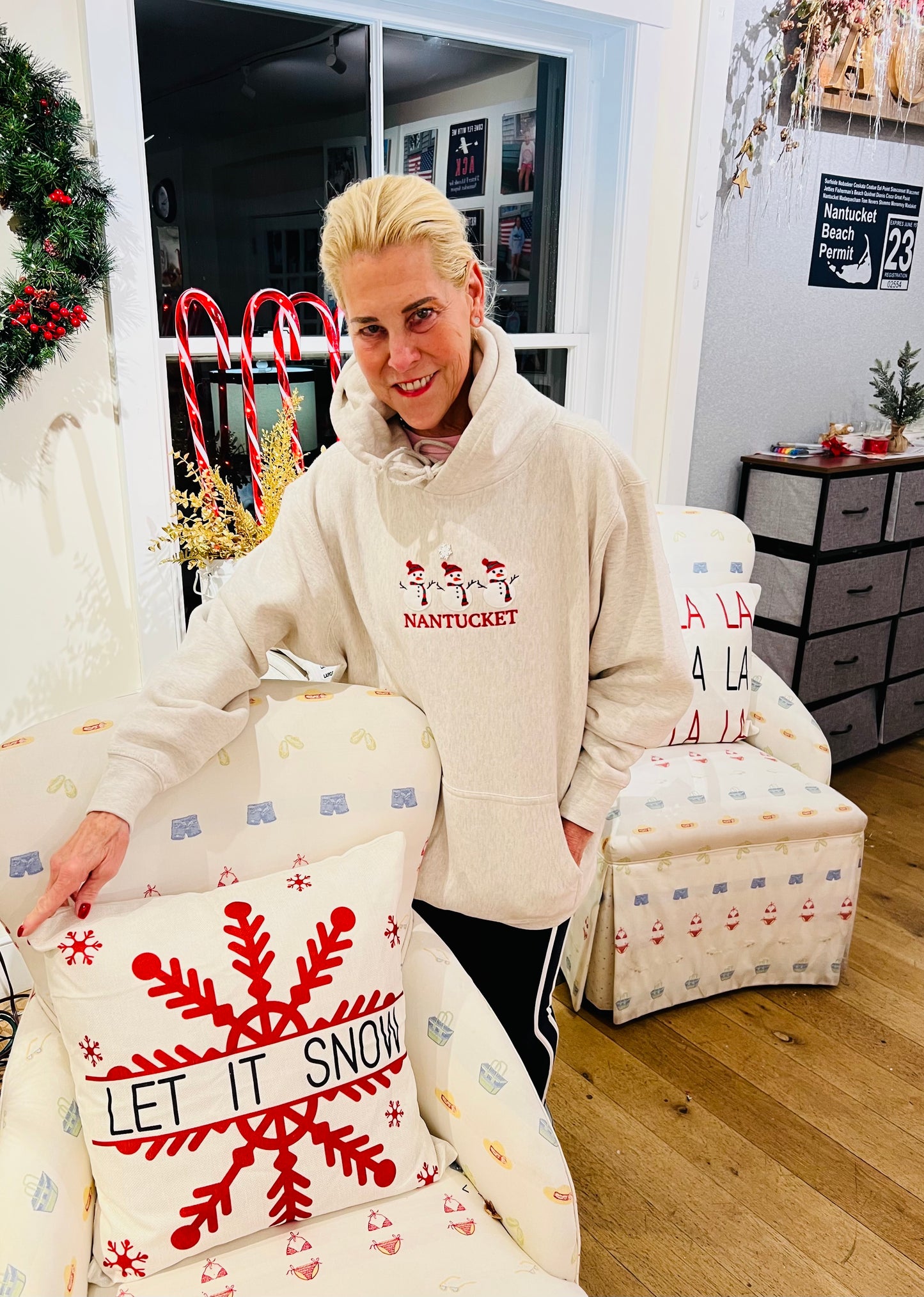 SNOWMEN HOODED SWEATSHIRT