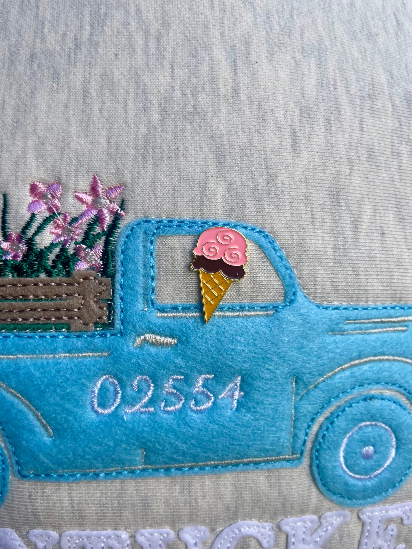 Youth Crewneck with Beach Blue Flower Truck and White Nantucket